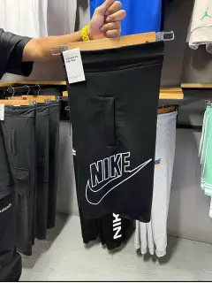 Bermuda delineado  nike negro