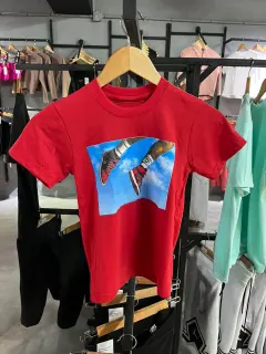 franela roja zapatos jordan