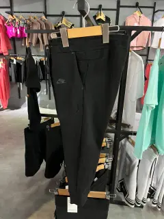 Mono tech negro niño