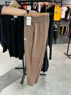 mono ojal marrón claro seriecito