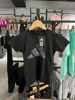 Franela adidas negra flores niña