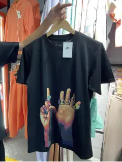 Franela Los anillos Negra