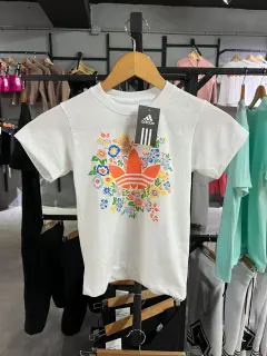 franela adidas flores niña blanca