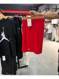 short dryfit jordan rojo