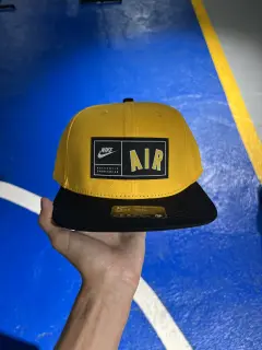 Gorra Nike Air amarilla