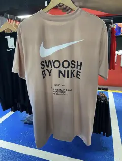 Franela swoosh hueso