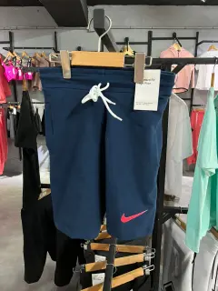 short azul coma roja nike