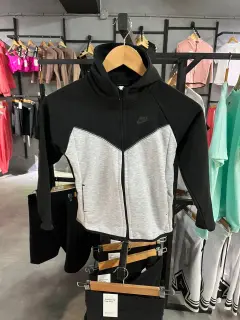 chaqueta tech gris y negro niño