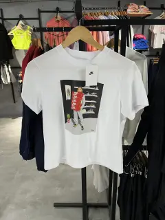 Franela chica con caja de zapatos