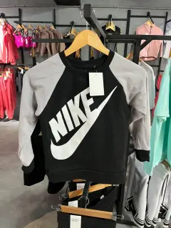 sweater gris y negro niño nike