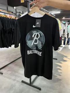 franela baltimore negra