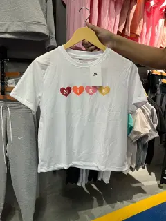 Franela nike corazones blanca