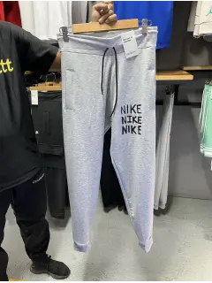 mono gris tres nike