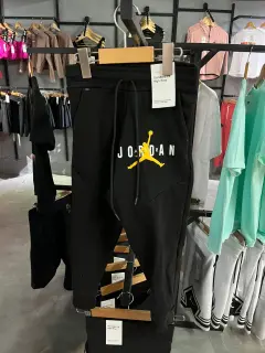 Mono jordan amarillo