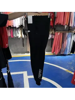 mono de pedazos delineado negro