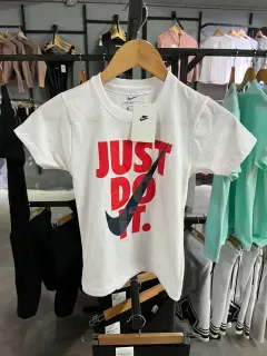 franela just do it blanca letras rojas niño